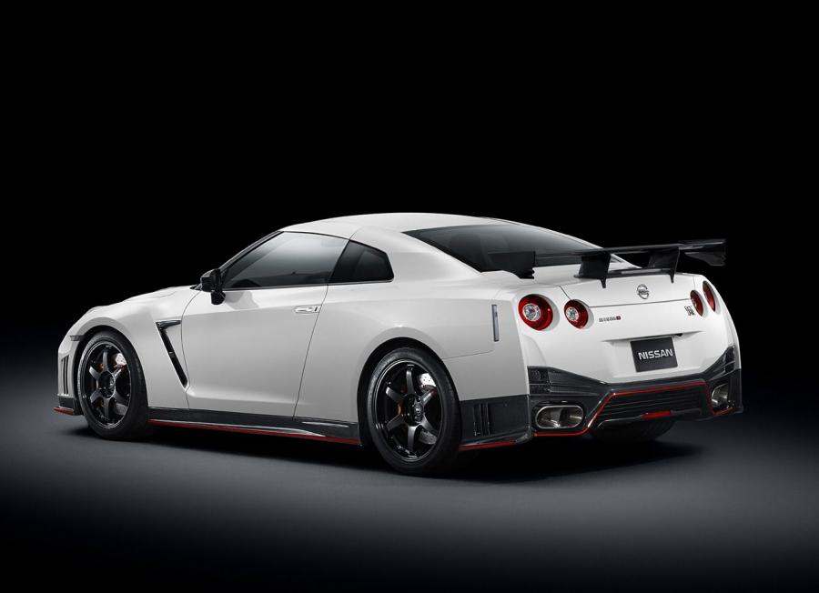  Nissan GT-R Nismo 2015 года  (фото 5 из 14)